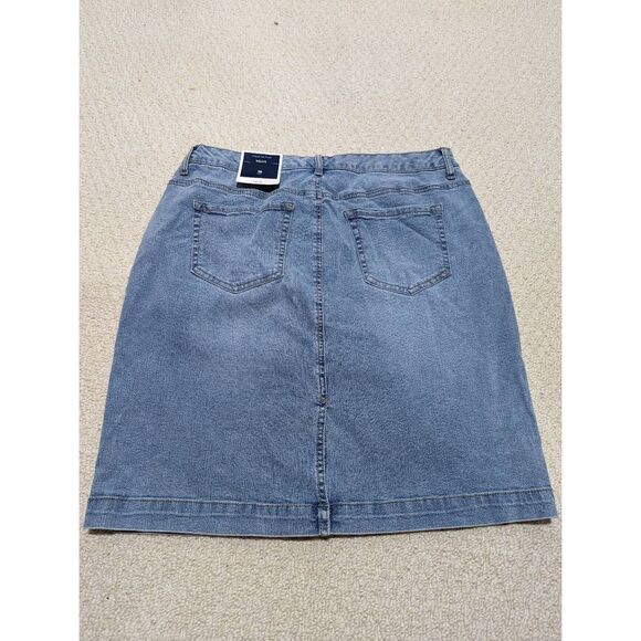 NWT Charter Club Women's Blue Light Washed A-Line Denim Shirt Size 10 - Picture 3 of 6